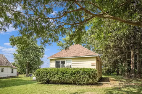 1423 Smith, Buchanan, MI 49107