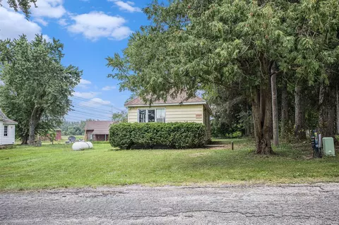 1423 Smith, Buchanan, MI 49107 photo 2