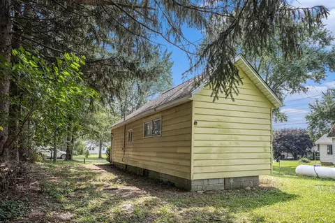 1423 Smith, Buchanan, MI 49107 photo 6