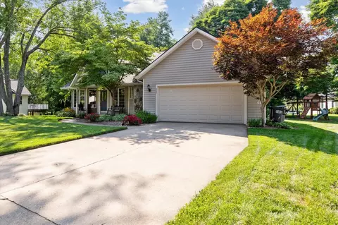 227 Phoenix, Plainwell, MI 49080 photo 4