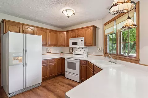 227 Phoenix, Plainwell, MI 49080 photo 16