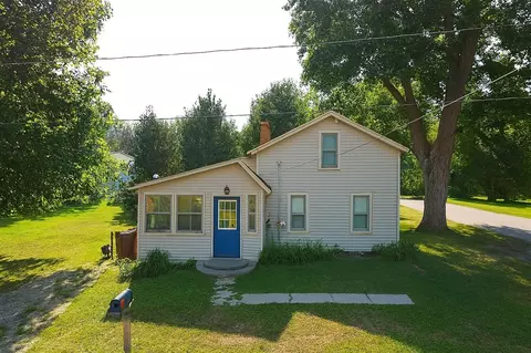 255 N Hawley, Lyons, MI 48851