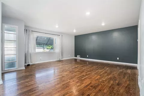 Living - 21 S 15th St, Niles, MI 49120 photo 1 of 2