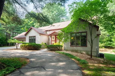 186 Tiffany Rdg, Holland, MI 49424