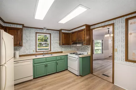 Kitchen - 318 E Bellevue, Stanton, MI 48888 photo 3 of 3