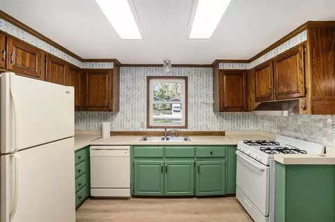 Kitchen - 318 E Bellevue, Stanton, MI 48888 photo 2 of 3