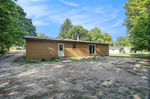 Exterior - 318 E Bellevue, Stanton, MI 48888 photo 3 of 4