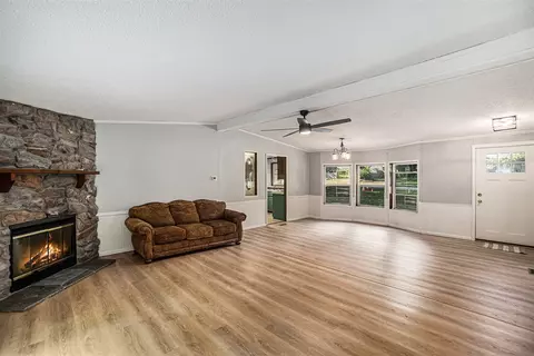 Living - 318 E Bellevue, Stanton, MI 48888 photo 2 of 3