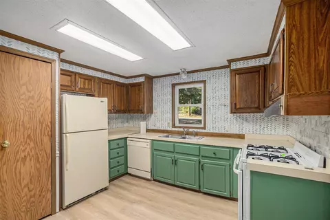 Kitchen - 318 E Bellevue, Stanton, MI 48888 photo 1 of 3