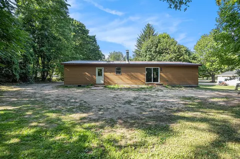 Exterior - 318 E Bellevue, Stanton, MI 48888 photo 4 of 4