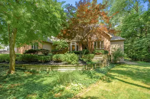 5512 Bob White, Kalamazoo, MI 49009