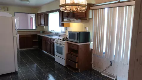 Kitchen - 1775 Oak, Monroe, MI 48161 photo 2 of 2