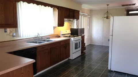 Kitchen - 1775 Oak, Monroe, MI 48161 photo 1 of 2