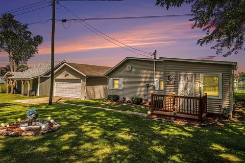 25722 Rainbow Dr, Sturgis, MI 49091