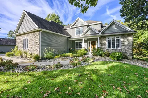 6798 Apple Blossom Ln, Kalamazoo, MI 49009