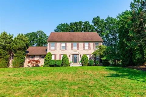 23285 Meridian, Grosse Ile, MI 48138