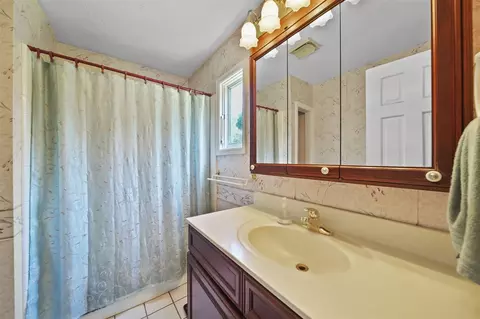 Bath - 4209 N Dearing, Parma, MI 49269 photo 2 of 4
