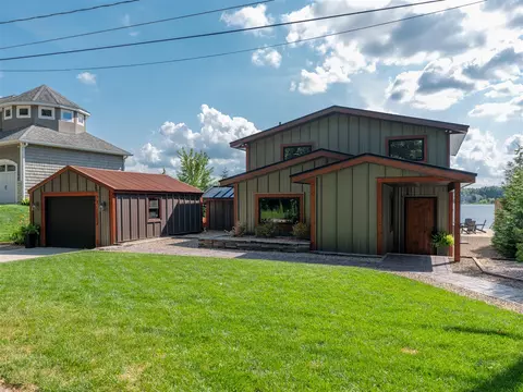 1466 N Eagle Lk, Kalamazoo, MI 49009