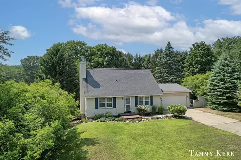 98 Algonquin, Holland, MI 49424