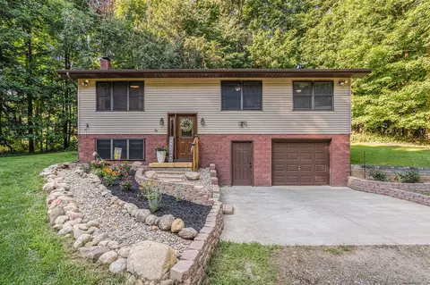 2645 Oak Frst, Buchanan, MI 49107