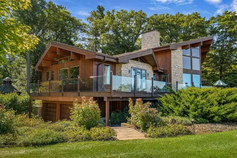 5788 M 63, Coloma, MI 49038