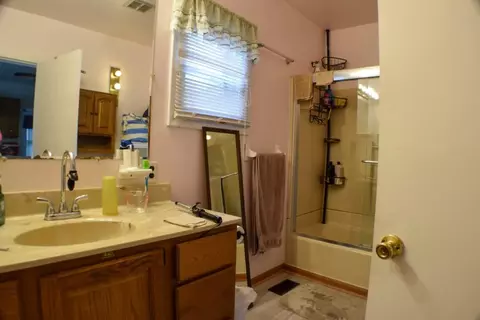 Bath - 902 Backus, Jackson, MI 49202 photo 1 of 1