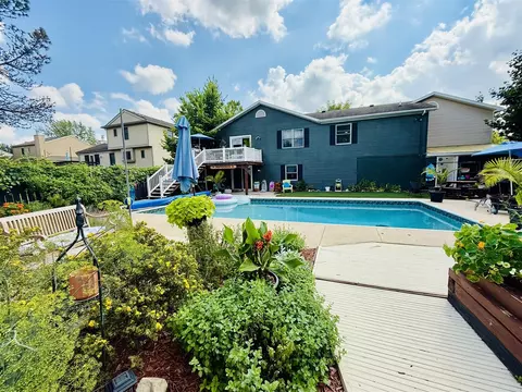 5636 Bearcreek, Lansing, MI 48917
