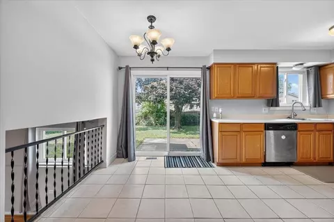29205 E Nottingham, Warren, MI 48092 photo 15