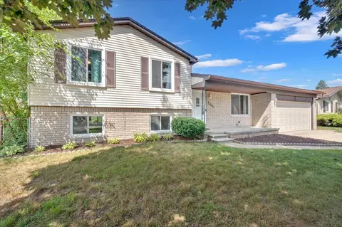 29205 E Nottingham, Warren, MI 48092