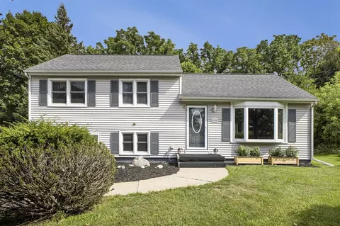 2005 Cascade, Jackson, MI 49203