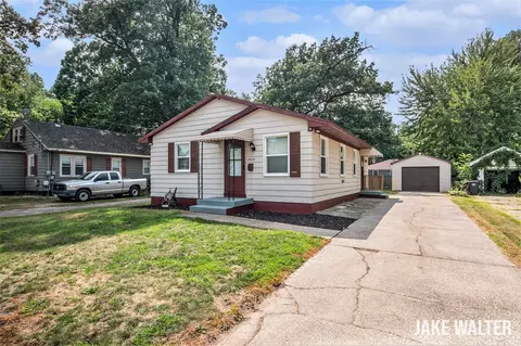 4901 Walton, Wyoming, MI 49548