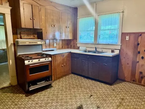 Kitchen - 1108 Frank, Adrian, MI 49221 photo 2 of 2
