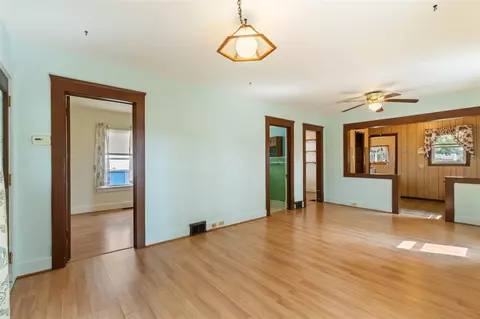 Living - 1513 Daniel, Jackson, MI 49202 photo 5 of 5