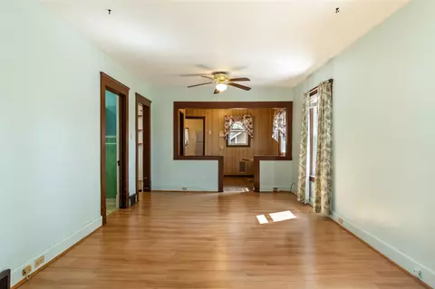 Living - 1513 Daniel, Jackson, MI 49202 photo 4 of 5