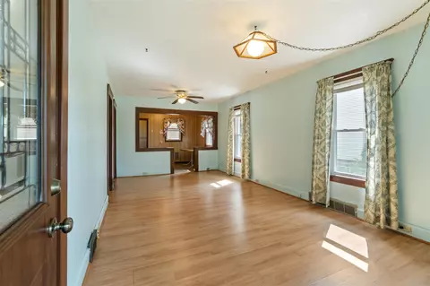 Living - 1513 Daniel, Jackson, MI 49202 photo 1 of 5