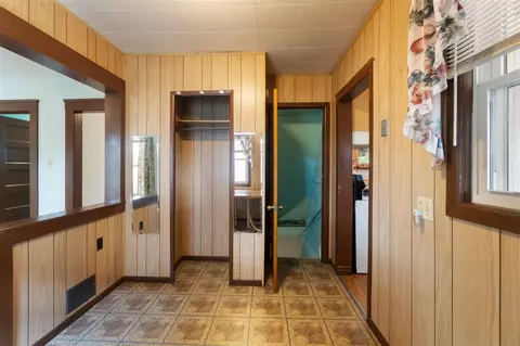 Entry Way - 1513 Daniel, Jackson, MI 49202 photo 1 of 3