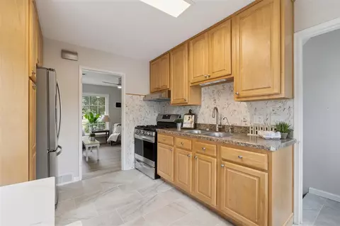Kitchen - 4214 Francis, Jackson, MI 49203 photo 3 of 4