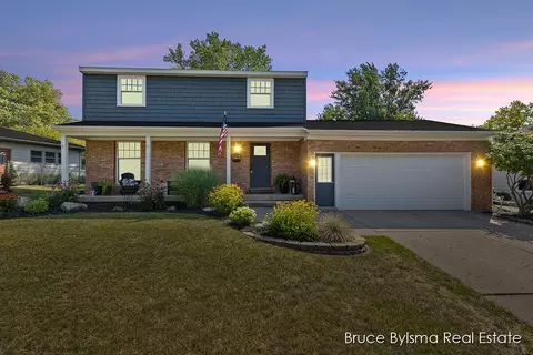 2212 Shawnee, Grand Rapids, MI 49506