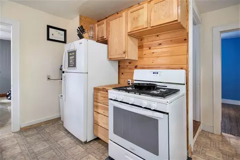 Kitchen - 110 E Isabelle, Belding, MI 48809 photo 2 of 2