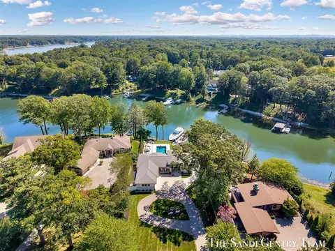 16210 Highland, Spring Lake, MI 49456