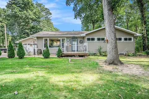 68863 6th, Edwardsburg, MI 49112