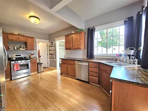 Kitchen - 121 W Ann, Belding, MI 48809 photo 5 of 6