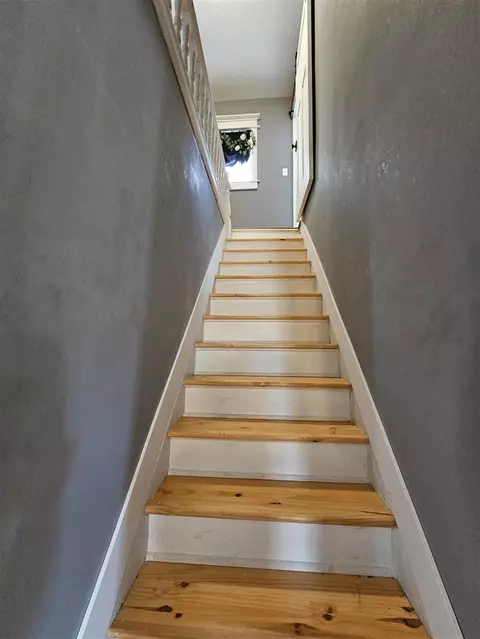 Entry Way - 121 W Ann, Belding, MI 48809 photo 2 of 2