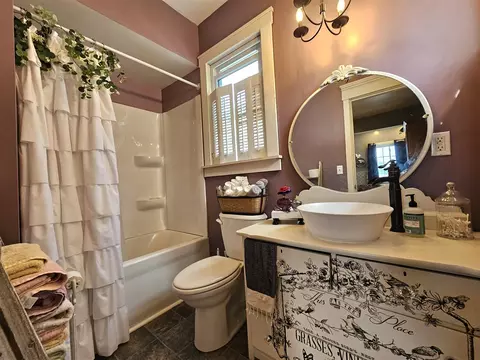 Bath - 121 W Ann, Belding, MI 48809 photo 1 of 4