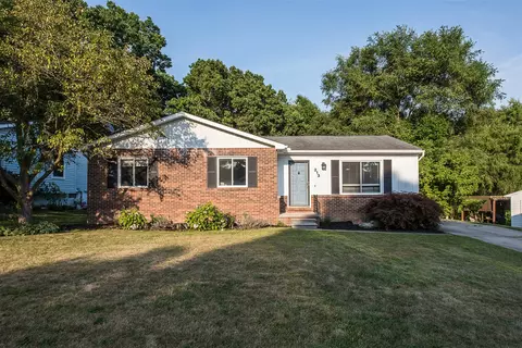213 Woodlake, Brighton, MI 48116