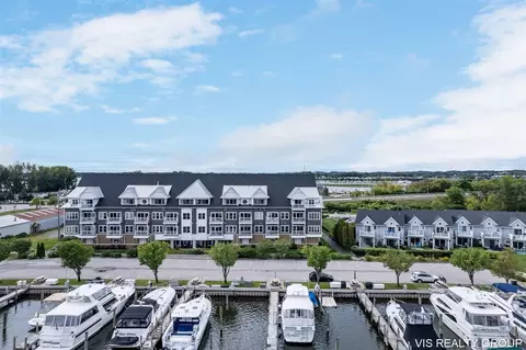 917 W Savidge #6, Spring Lake, MI 49456
