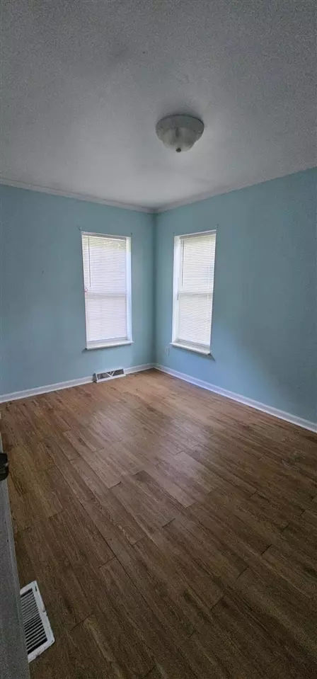 Bedroom - 7381 Lansing, Jackson, MI 49201 photo 2 of 2