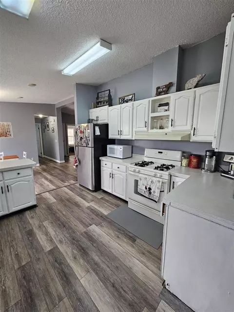 Kitchen - 7381 Lansing, Jackson, MI 49201 photo 2 of 6