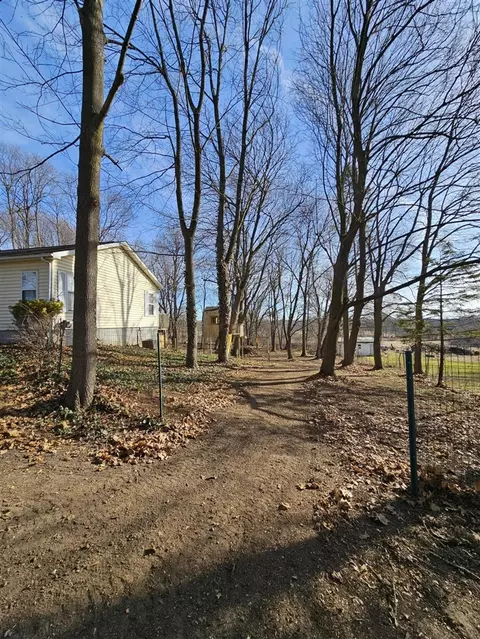 Exterior - 7381 Lansing, Jackson, MI 49201 photo 16 of 26