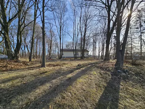 Exterior - 7381 Lansing, Jackson, MI 49201 photo 15 of 26